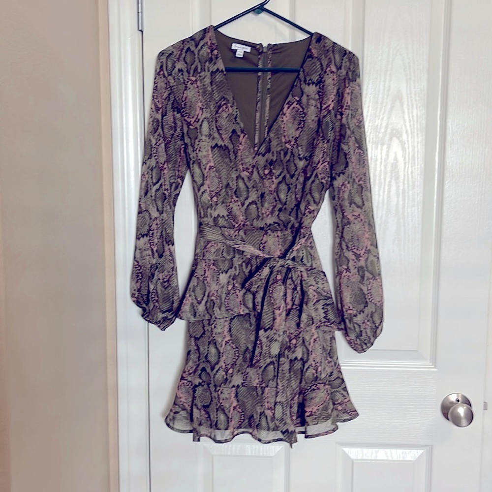 Cute snake print ruffle l/s dress 🐍